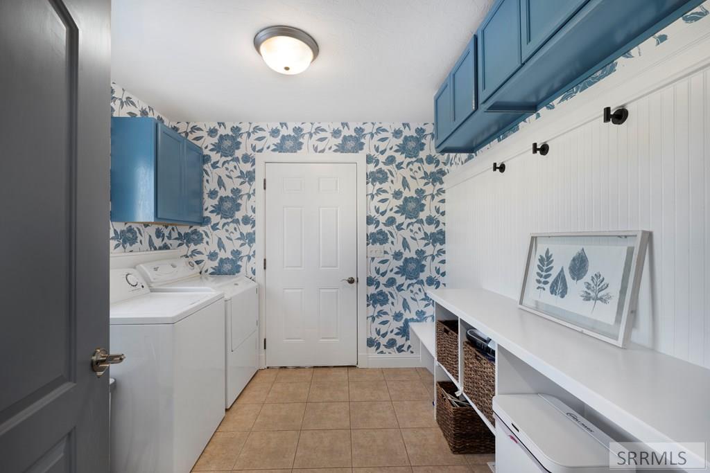 Beautifully updated Laundry Room