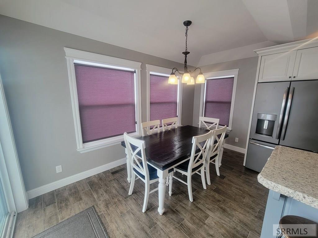 LARGE DINING AREA