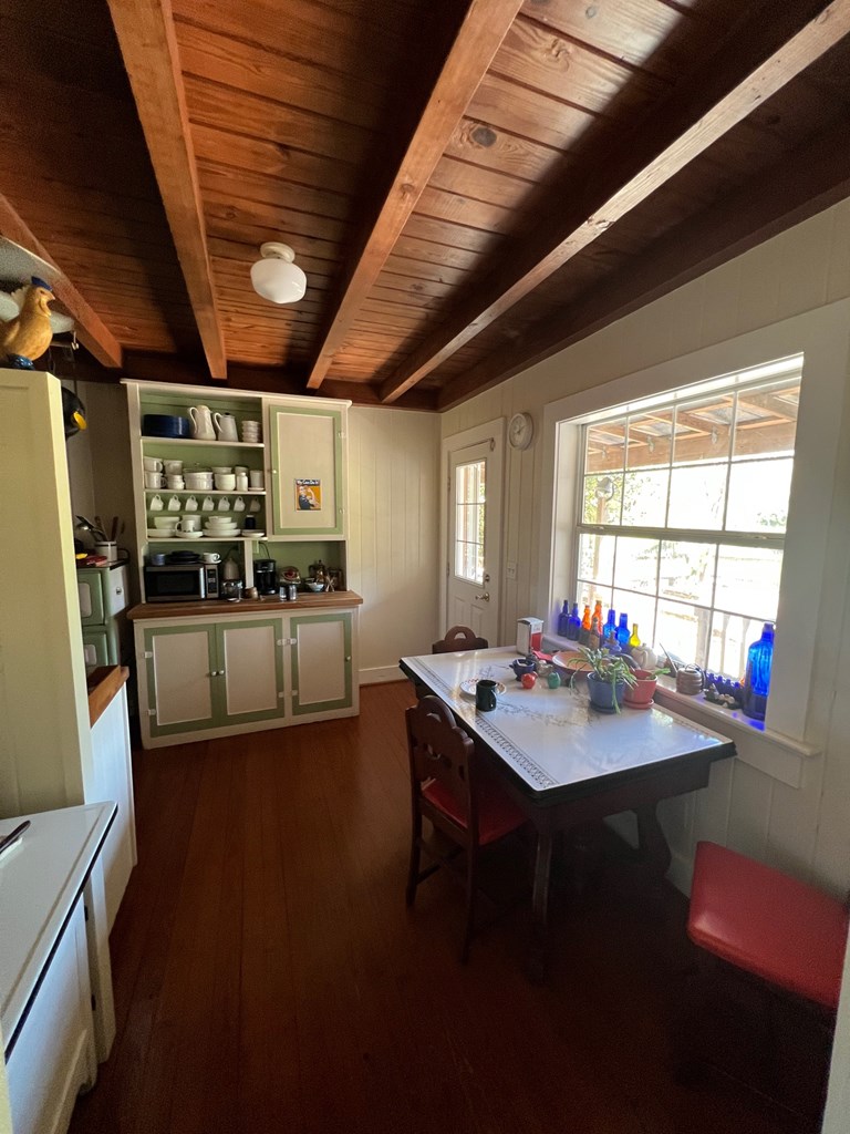 EAT-IN AREA KITCHEN FACING FRONT PASTURE
