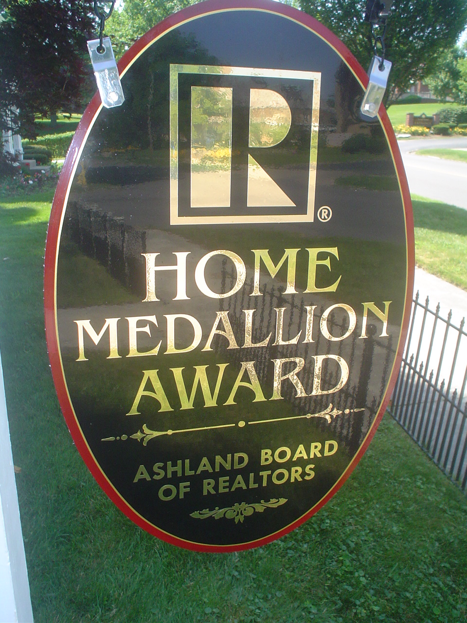 home medallion sign