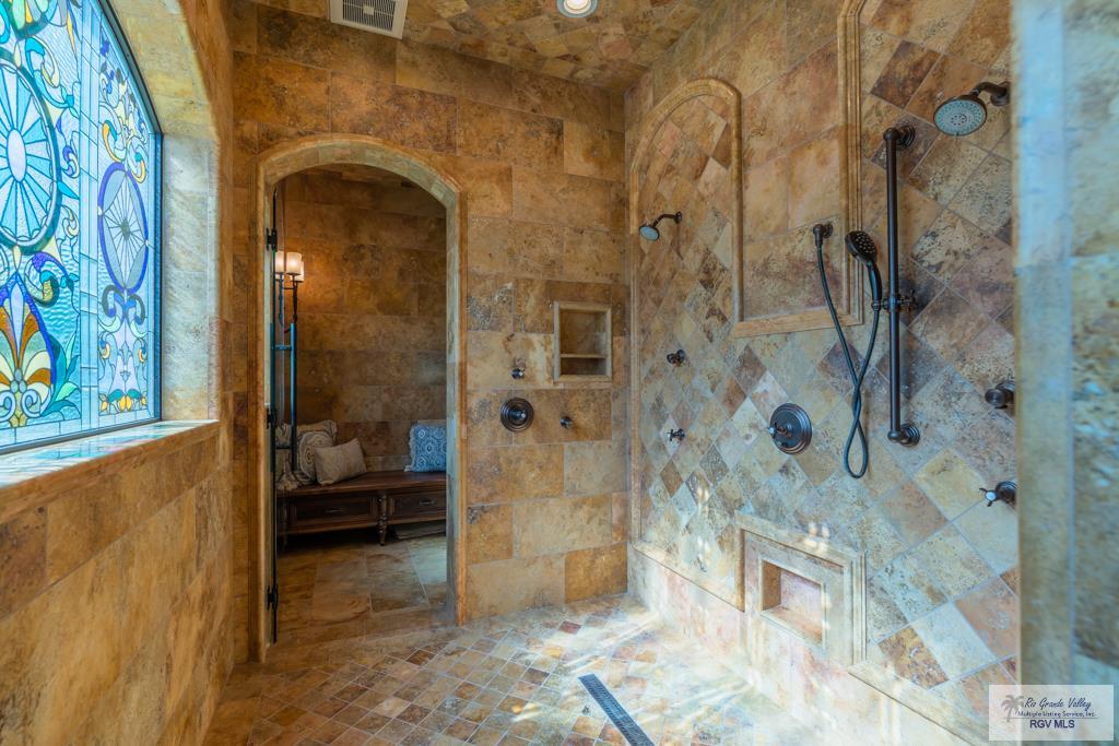 Grand Double Shower