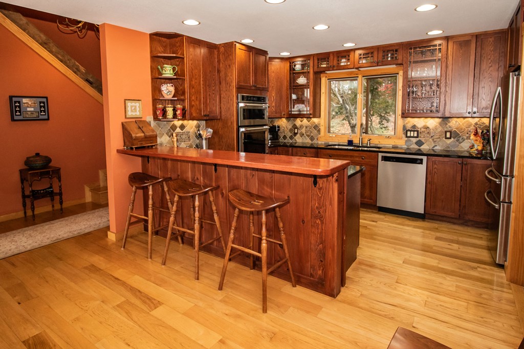 Kitchen with eating bar