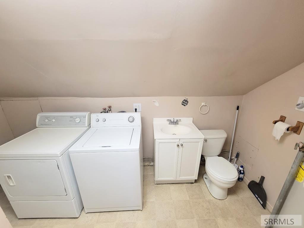 WASHER & DRYER INCLUDED!