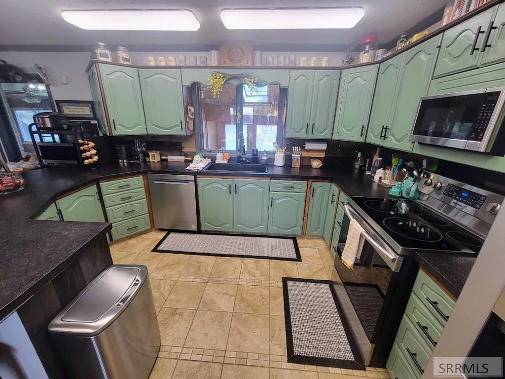 STAINLESS STEEL APPLIANCES!