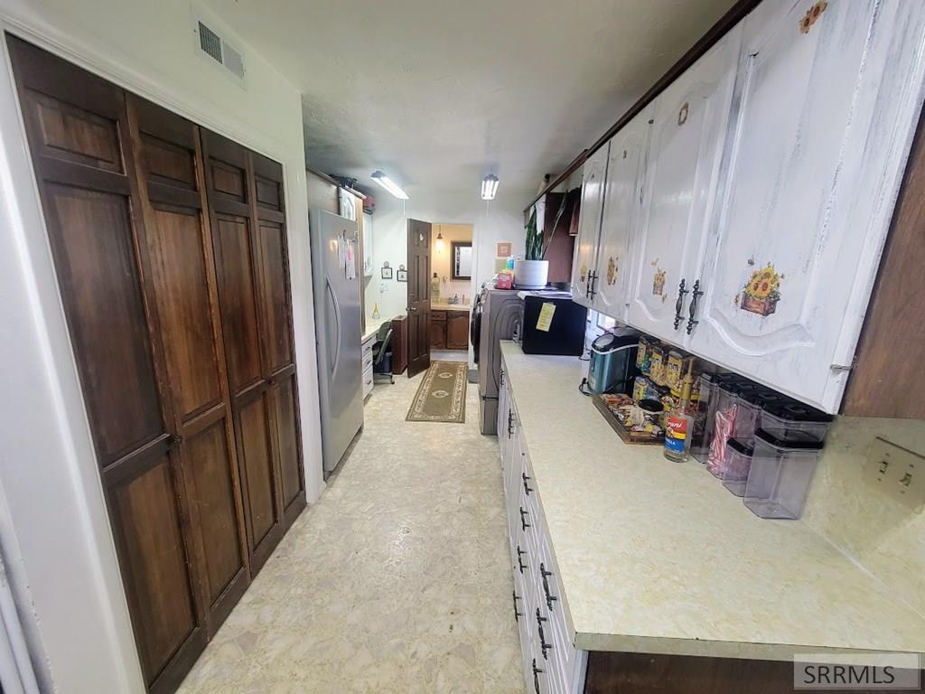 PANTRY ON THE LEFT!