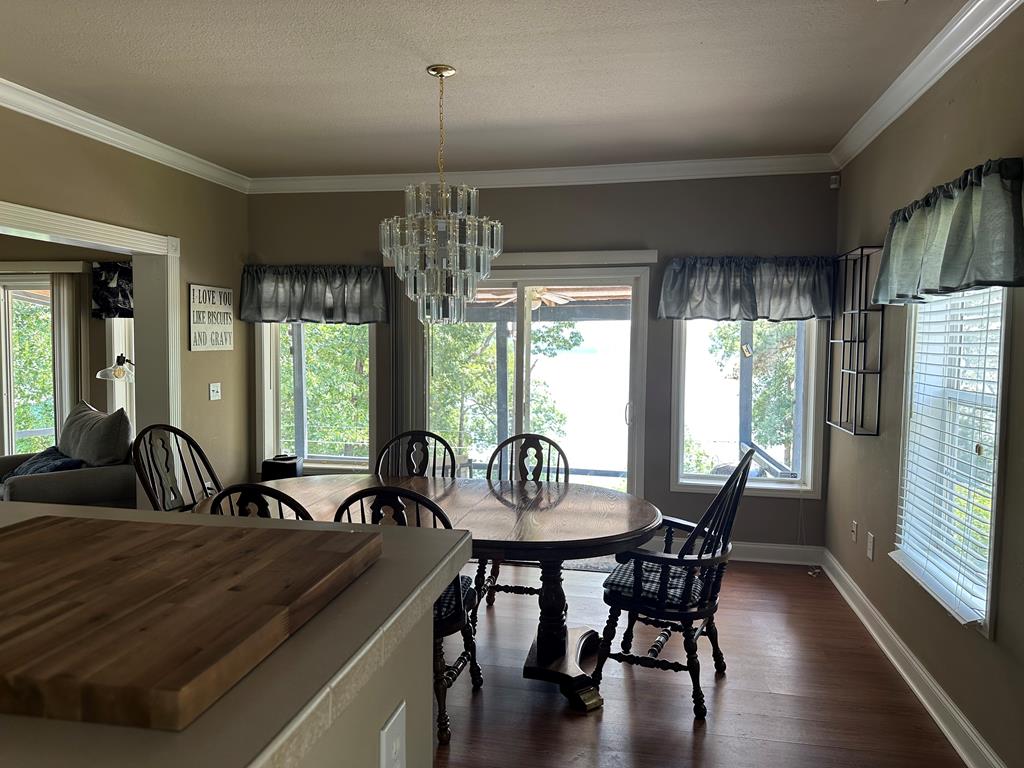 Dining Room - Lake View