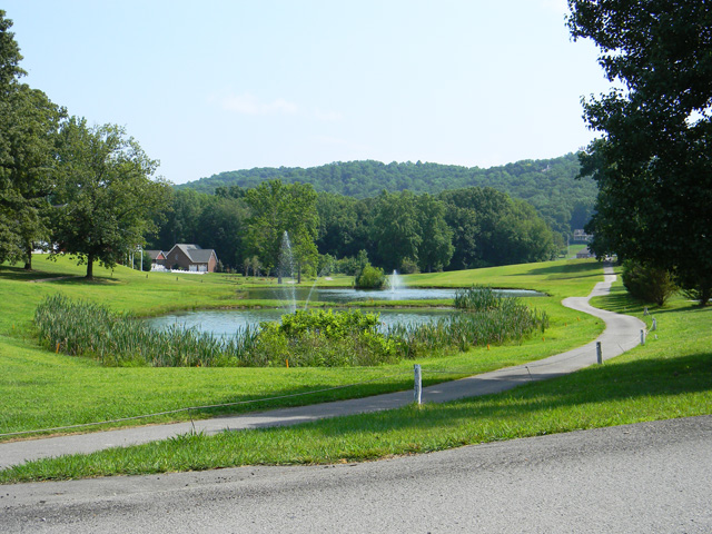 cookeville_neighborhoods_white_plains_golf_course_fountainview.jpg